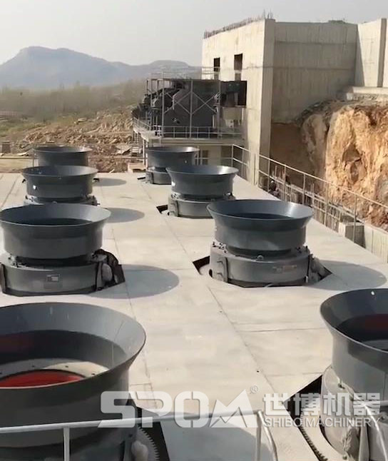 日产万吨的圆锥破碎机现场图
