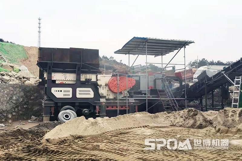 粗碎移动破碎机现场图